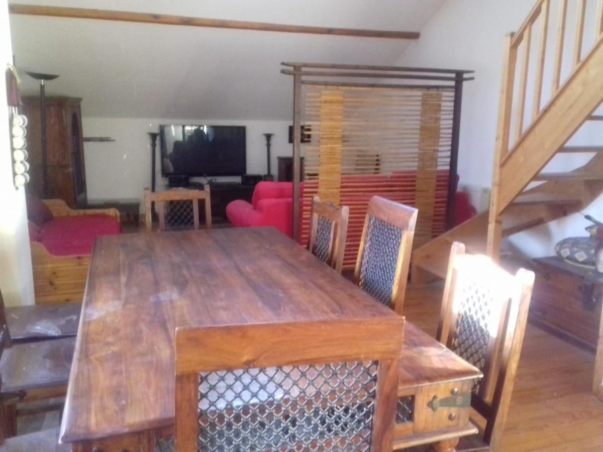 Appartement En Loft 50M2 Dans Maison Avec Chambre En Mezzanine Et Canapes Lits Dans Salon サン・ピエール・ド・シャルトルーズ エクステリア 写真
